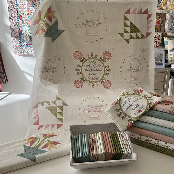 Vorige week is dit super lieve panel van Marcus Fabrics binnen gekomen. Je kunt de Stitchery blokken borduren. En er zijn zeven bijpassende stofjes bij. Je kunt bijvoorbeeld de blokken los knippen en er randjes omheen maken. Laat je fantasie de vrije loop! Je vindt ze in onze webshop bij Marcus Fabrics, of typ Plumcute in het zoekvak (klik).