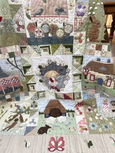 Olga maakte de 'Little April Serenade' quilt. Een patroon van Dodo Laene voor Quilt Studio het Gooi. Ze verzon er trouwens een andere border voor. En vandaag hoefde er alleen nog een binding omheen worden gemaakt. Mooi op tijd voor de lente begint Olga!