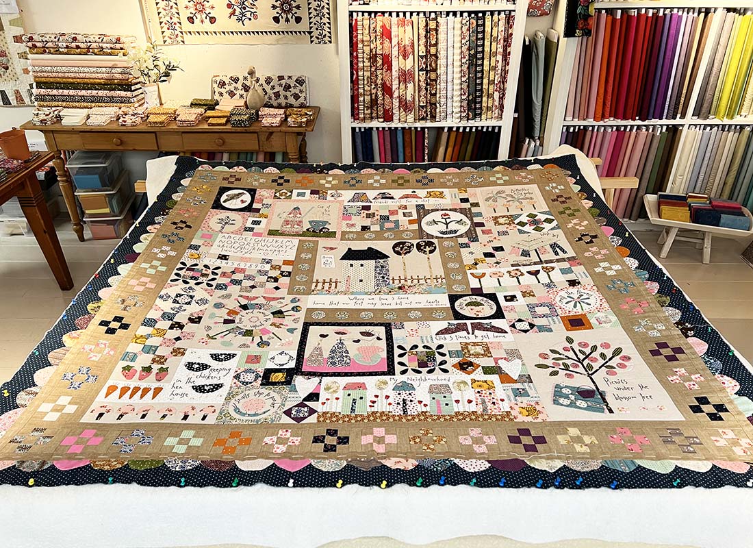 https://quiltstudiohetgooi.com/product/where-we-love-is-home-patroon-hatched-and-patched/