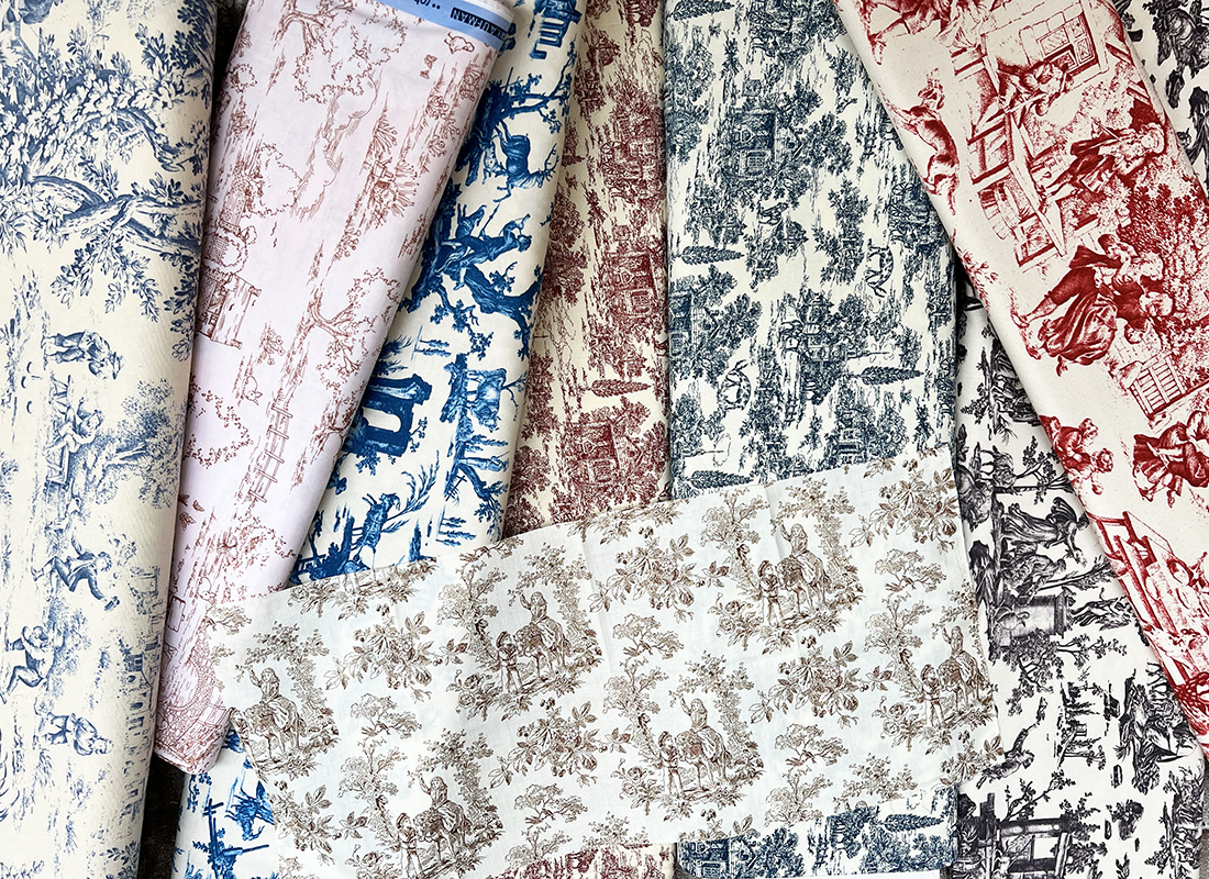 Ze vervelen toch nooit...die mooie klassieke Toile de Jouy stoffen. Heel mooi om te combineren met gewone quiltstofjes. Ze zijn er ook in dubbelbreed en canvas voor tassen en kussens. In onze webshop tik je 'Toile' in het zoekvak om ze allemaal te zien: